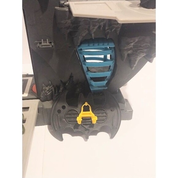 Fisher Price Imaginext Super Friends Batcave Playset 2012 - Picture 14 of 16